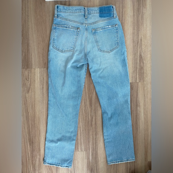 NWT Abercrombie Mid Rise Boyfriend Jeans (24/00R) - Light Ripped Wash - Picture 5 of 6